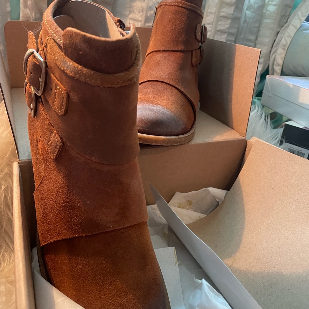 Born Suede Ankle Boots NIB - Picture 2 of 8